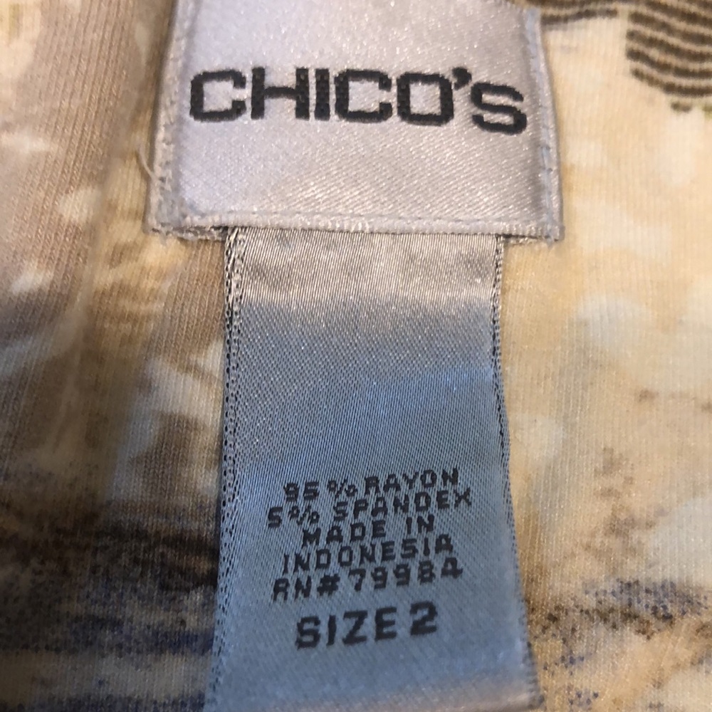CHICOS THREE QUARTER SLEEVE FLORAL ABSTRACT CREAM GREEN PURPLE TOP CHICOS SIZE 2 - Picture 8 of 13